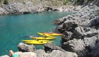 Marina del Cantone è un luogo ideale per le escursioni in kayak, dato che dei luoghi più belli della costa, come la Baia di Ieranto e il Fiordo di Crapolla, sono a poca distanza, rendendo li