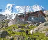 Denza 2298 m - VERMIGLIO Il rifugio si trova a 2298 m ai piedi del ghiacciaio della maestosa Cima Presanella nei pressi di un suggestivo laghetto alpino.