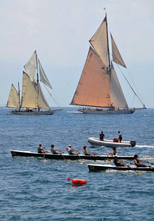 13. EVENTI COLLATERALI La Capri Napoli Coastal Rowing Regatta - 2017 è inserita nel programma delle manifestazioni della XIV edizione de Le Vele d Epoca Napoli Classic, organizzata dal Reale Yacht