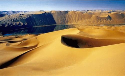 Interna. Un area di 49.000 kmq con una caratteristica unica nel suo genere: un immensa distesa di dune di sabbia, le più alte che si conoscano sulla terra.