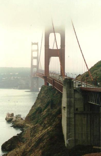 Ma il Golden Gate non è sempre interamente visibile, anzi per lo più è romanticamente