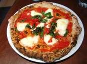 La pizza ha avuto i colori che oggi rappresentano l Italia : il rosso del pomodoro, il bianco della mozzarella,