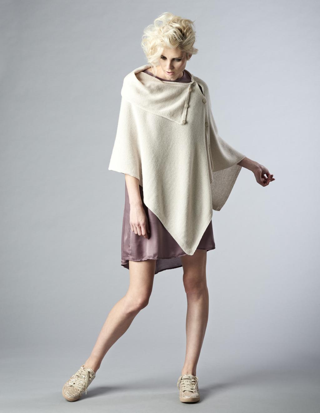 Poncho A8523, abito A8633.