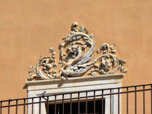 presenti in prossimità del centro abitato testimoniano la frequentazione del territorio lungo un arco cronologico che va dall età del rame e del bronzo all età del ferro, dal periodo classico ed