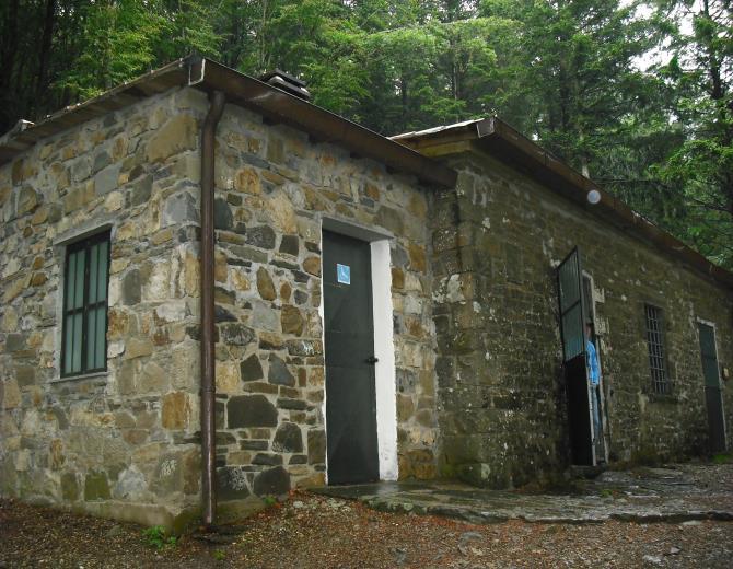 Bivacco Capanna delle Guardie Il bivacco Capanna delle Guardie si trova nel Complesso Forestale Regionale Foresta di S.