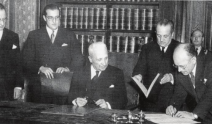 IL REFERENDUM ISTITUZIONALE E L ASSEMBLEA COSTITUENTE (1946) Il referendum istituzionale del 2 giugno 1946 pose agli italiani la scelta fra Monarchia e Repubblica.