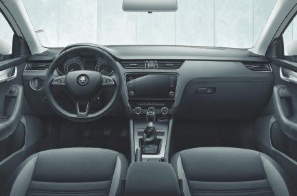 40 AMBITION/ EXECUTIVE La dotazione standard della versione Ambition include specchietti retrovisori laterali esterni e maniglie nel colore della carrozzeria, cerchi in lega 16", Bluetooth con Phone