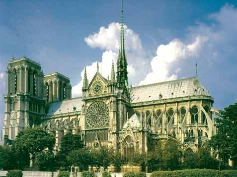 130 5 La società comunale 3 Il Gotico 2 Parigi, Sainte Chapelle, 1248. Interno con vetrate.