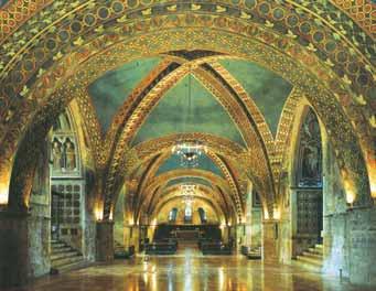 Entrambe le chiese sono a navata unica con transetto, secondo una tipologia ricorrente nelle chiese francescane. 4 Assisi, basilica di san Francesco.