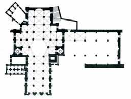 In particolare, Giovanni Pisano, tra il 1284 e il 1298, prolunga con un ulteriore campata la navata centrale e costruisce la parte inferiore della facciata, con tre maestosi portali ornati da