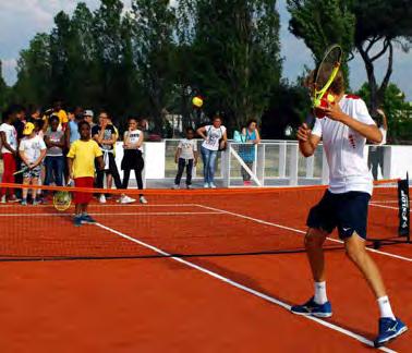 È grazie a me che Matteo ha iniziato a giocare a tennis. Mio fratello aveva cominciato alla Corte dei Conti ma praticava anche altri sport, aveva quasi smesso.