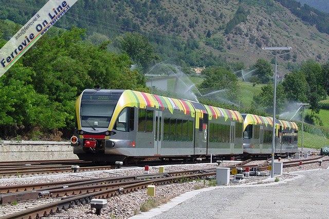 Una breve deviazione dal percorso principale permette di raggiungere Malles, stazione capolinea della ferrovia della Val Venosta.