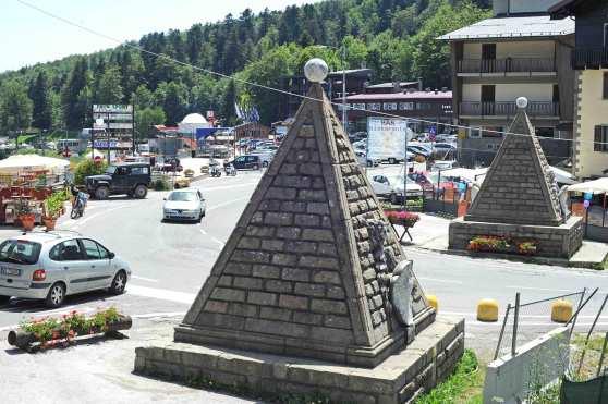 Alle 15 pronti in sella, dirigiamo le nostre moto sulla SS 12, Abetone Brennero, e salendo curva dopo curva per