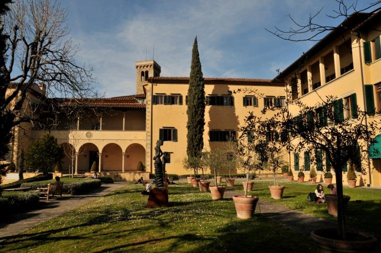 Badia Fiesolana e Villa Salviati Villa Salviati ospita gli Archivi Storici dell Unione Europea e l Amministrazione dell IUE.