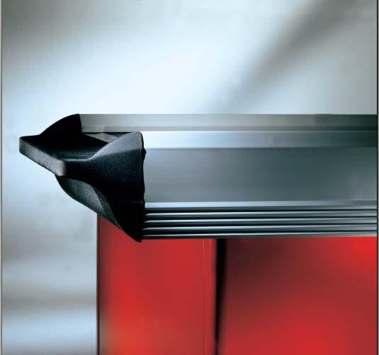 Thanks to their pleasant line, expression of a state-of-the-art Italian design, META Checkout Counters offer an aesthetic quality easily integrating in any commercial outlet, be it food or non-food,