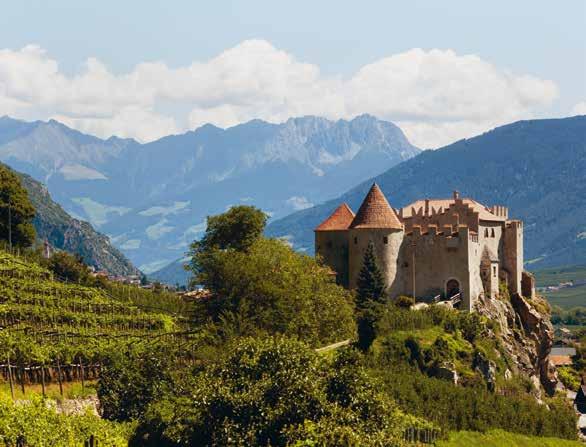 Merano Il castello di Castelbello e Castel Juval dominano la parte meridionale della Val Venosta.
