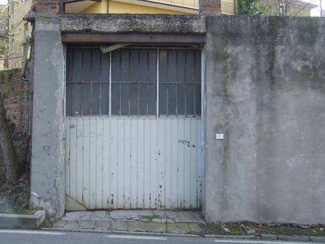 Per le particelle 285-229 - 357 che presentano su via Borgo Mancini elementi nettamente incongrui ad un prospetto normale di edificio, se ne propone il ridisegno con un grado di finitura