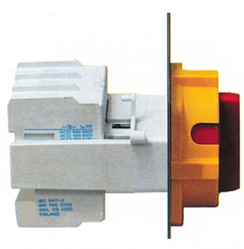 interlock handle (lockable) The kit must be combined with SM3 threepoles load break switches.