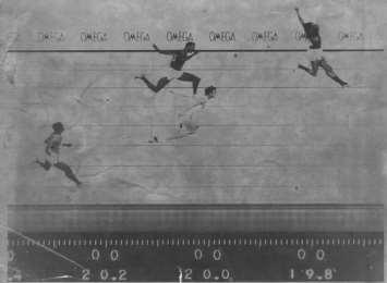 17 ottobre 1968: il pugno nero di Tommie Smith e John Carlos alle Olimpiadi di Città del Messico by Cerchi Di Gloria Città del Messico, 17 ottobre 1968.