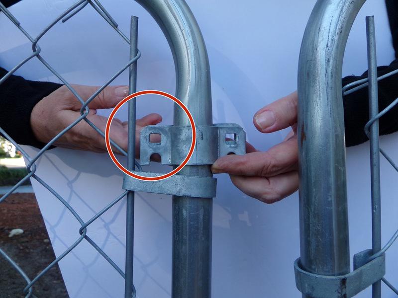 Come sostituire una porta di recinzione a catena Passo 13