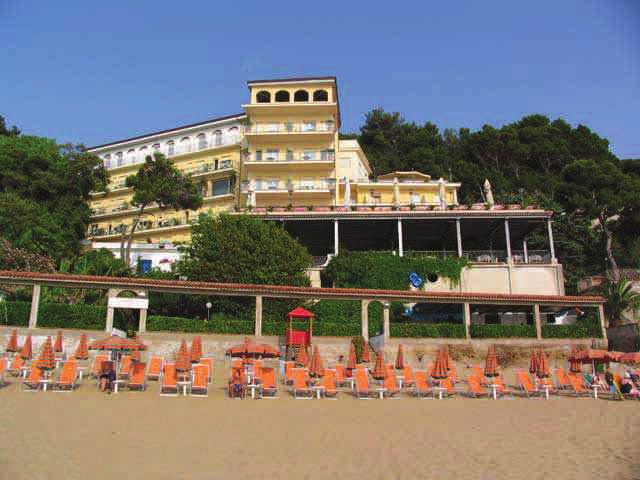 Maria di Castellabate, è un delizioso borgo marino, da cui è possibile raggiungere rinomate località turistiche, che si affaccia sul Golfo di Salerno, su quel tratto di mare compreso tra Punta Licosa