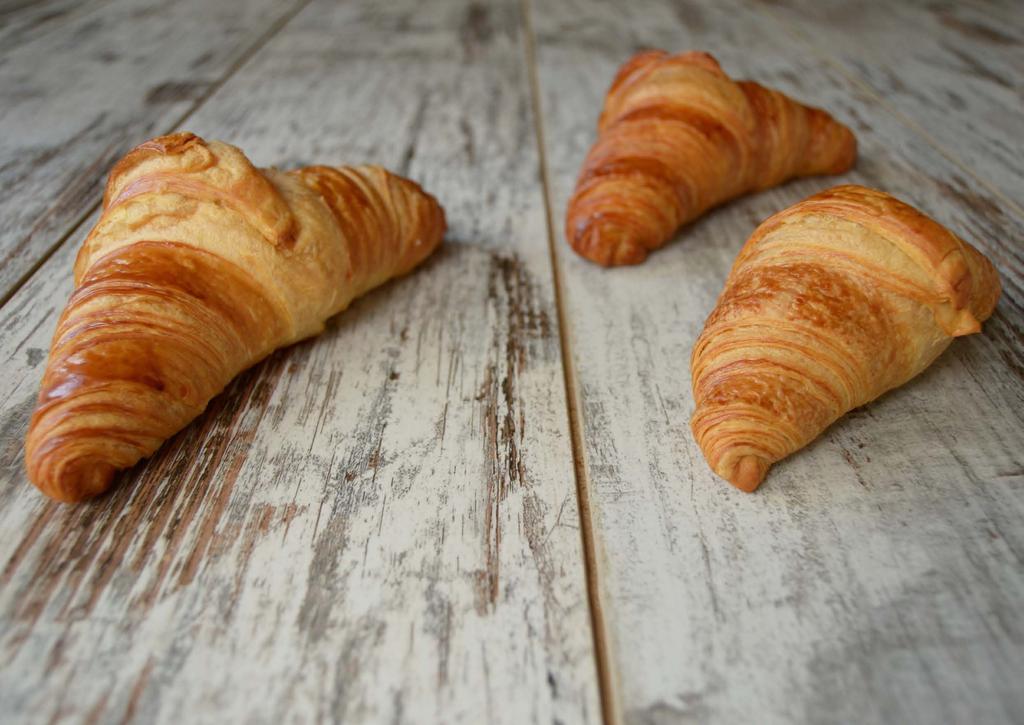 VIENNOISERIE S0848 Croissant (burro 24%) 55 gr 80 pz/crt - 64 crt/bnc Cottura 22-24 a 160 C S2326 Croissant (burro 20%) 80 gr 55 pz/crt - 64 crt/bnc Cottura 22-24 a 160 C 27224 Croissant BIO (burro