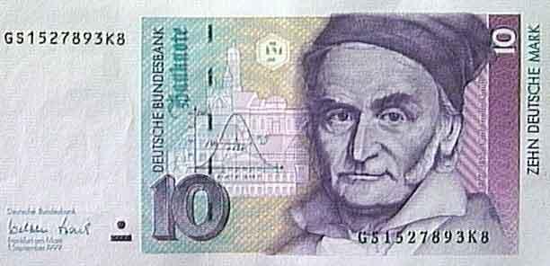 Johann Carl Friedrich Gauss Braunschweig, 30 aprile 1777 Gottinga, 23 febbraio 1855 Allora, si può scrivere, per la parità dell integrando, che Ciò comporta che deve essere positivo, dato che per cui