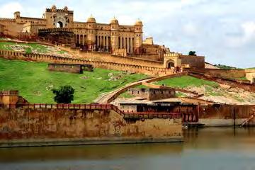 4 giorno: 29 ottobre JAIPUR Giornata dedicata alla scoperta della città di Jaipur: sosta fotografica per ammirare il Palazzo dei Venti, visita all Amber Fort, suggestivo esempio di