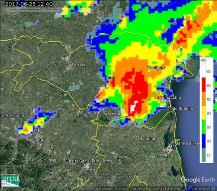 Le mappe di probabilità di grandine, ricavate da dati di echo top a 45 dbz di riflettività radar, mostrano presenza di