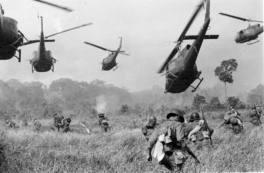 Vietnam. Gli USA, se avessero vinto, sarebbero stati nella posizione di sfruttare il loro vantaggio. L aiuto cino sovietico era dunque uno dei fattori della resistenza vietnamita.