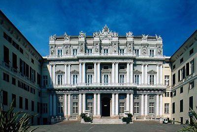 Palazzo Ducale La costruzione del Palazzo Ducale ha inizio alla fine del XIII secolo quando Genova vedeva accrescere la propria potenza militare ed economica nel Mediterraneo.