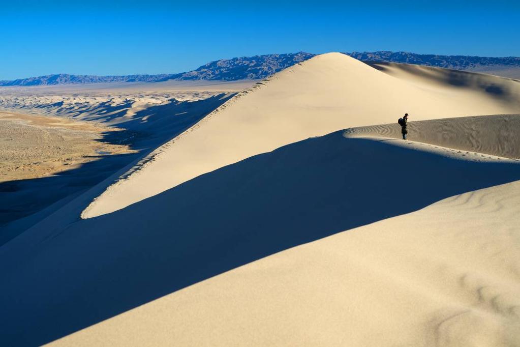 MONGOLIA Deserto e nomadi dell Asia centrale Attraverso il deserto di Gobi e le praterie dell altopiano mongolo 14 giorni in hotel, gher e tenda 3 passeggeri per fuoristrada Ancora poco frequentata