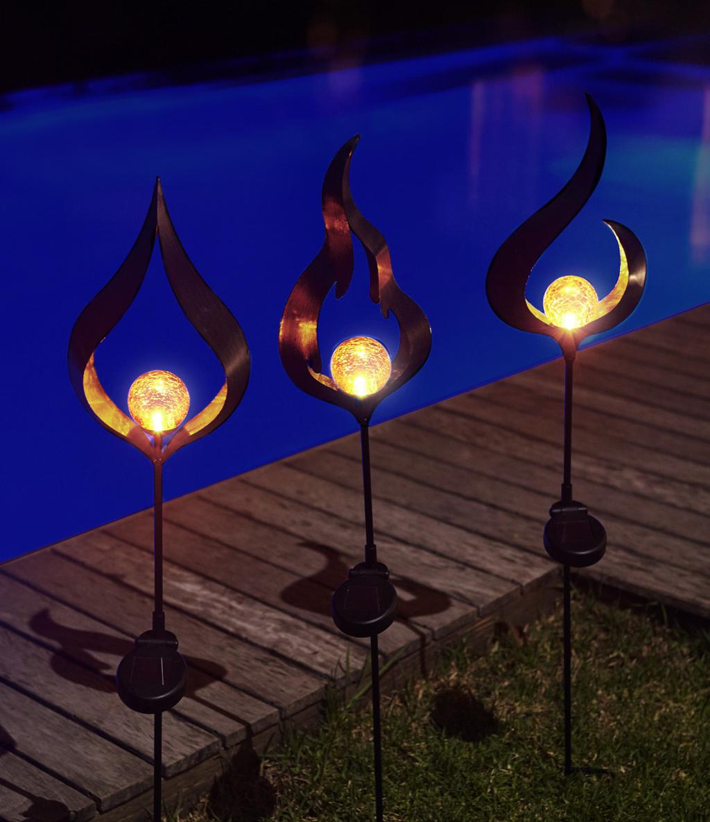 da giovedì, 22.06. Picchetti solari fiamma in vetro, metallo e plastica, con 1 LED, luce arancione, ca. 92,5 cm Picchetti da giardino solari con 1 LED, luce bianca calda, Ø ca. 5,5 cm, altezza ca.