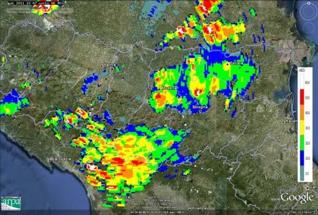 Mappe di riflettività del 07/10/2011 alle 14:00 UTC (in alto a sinistra), alle 16:00 UTC (in alto a destra). 2.