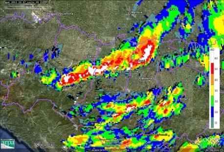 Contemporaneamente tra le province di Bologna e Modena nuovi temporali si organizzano in una