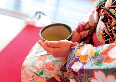 Kusatsu Onsen offre un ampia scelta di bagni termali ed è nota soprattutto per il suo yumoni, il tradizionale metodo di raffreddamento dell acqua, e per la sorgente Yubatake, una delle terme più