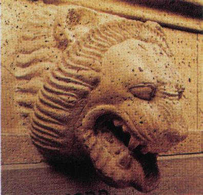 Fig. 15 Siracusa. Athènaion: gocciolatoio a testa leonina.