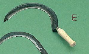 per rovi Modello pesante / Acciaio forgiato Manico lungo Small sickle Heavy duty / Long handle Falciola per