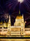 madžarska Adventna Budimpešta 2 dni VRHUNCI POTOVANJA: Donava s svojimi čudovitimi mostovi tudi kulturno ločuje Budim in Pešto.