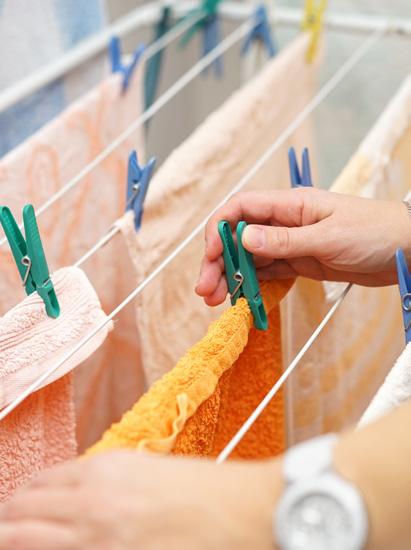 Stendere il bucato: Guida alla prossima lavatrice I nostri 5 consigli Consiglio n.2 > Sbattere I panni vanno sbattuti, sbattuti e sbattuti Sì, anche i calzini!