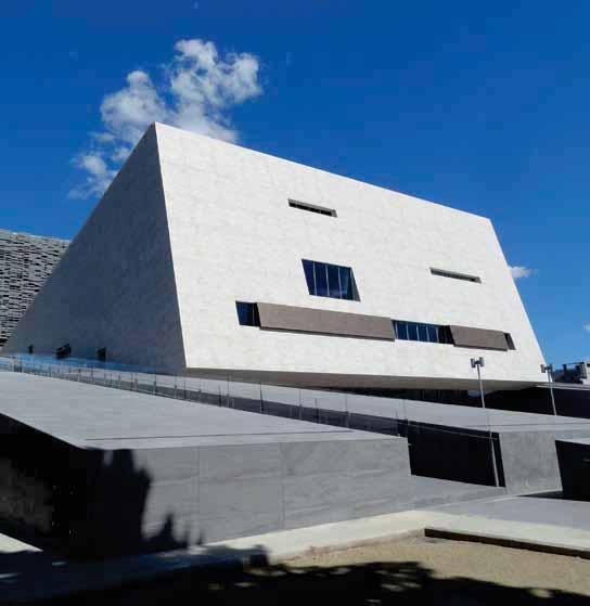 REFERENZE A SINISTRA. Il teatro dell Opera a lavori ultimati. SOPRA. La zona dei cassoni a lavori terminati.