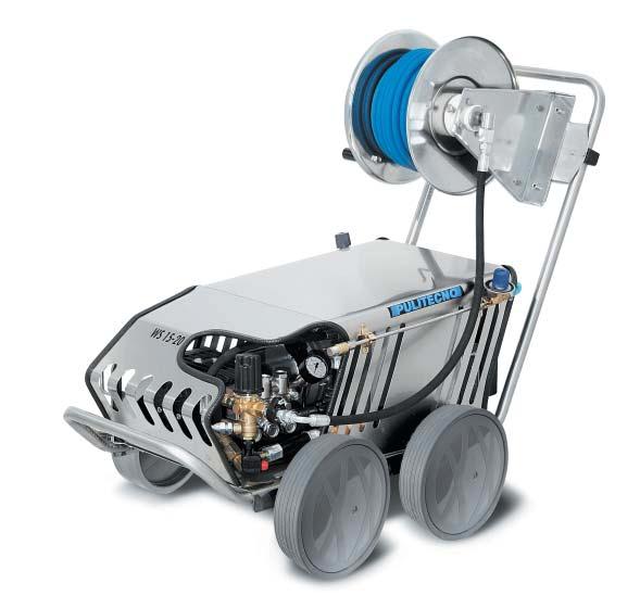 55 PROFESSIONL LINE OLD WTER H.P. LENER IDROPULITRIE D QU FREDD POLRIS Professional cold water high pressure washer.