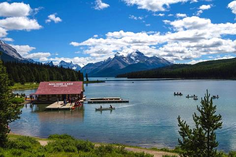 Eco no mica Marmot Lodge o Lobstick Lodge Standard Lobstick Lodge o Chateau Jasper Lusso Fairmont Jasper Park Lodge 8 giorno Parco Nazionale di Jasper Giornata libera per rilassarsi ed esplorare