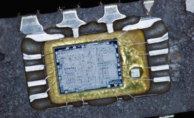 Per realizzare un circuito complesso è necessario connettere direttamente il drain di un transistor con il source o il gate del successivo, in modo da realizzare porte And, Not o Or in base alle  Il