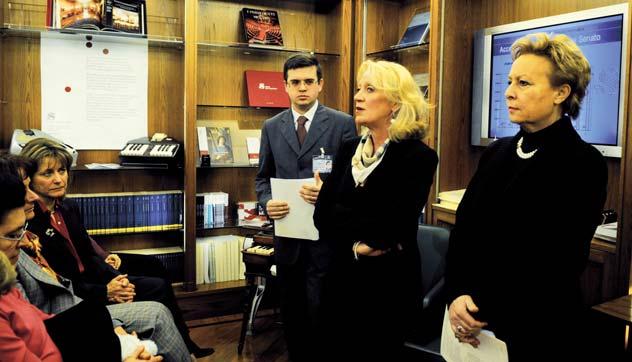 Incontri in Libreria 2009 5 vista di Roma, nonché le delegazioni di alcune associazioni di tutela delle persone non vedenti: l'unione italiana ciechi, l'associazione italiana ciechi di guerra, il