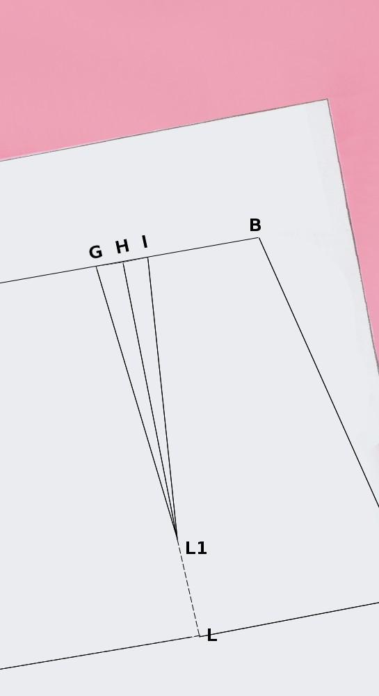 Misura 4 cm da HL, segna il punto L1 e disegna il triangolo GIL1 Unisci il punto F con il punto D e il punto D con il punto B in questo modo