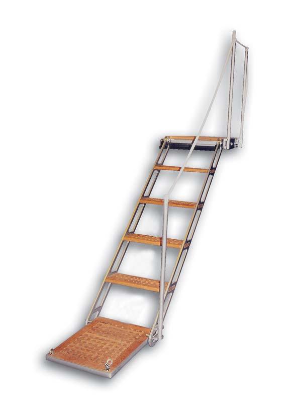 IXE STEPS MNUL MOEL Manual classic accomodation ladder with fixed steps, folding lower platform, construction made of anodized light alloy, nature teak grating walking surface.