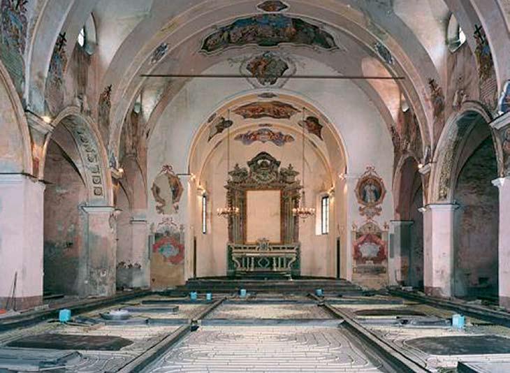 Realizzazione dell impianto a pavimento all interno della chiesa La chiesa di San Maurizio a Breno, un tempo l antica parrocchiale, è situata presso il cimitero.