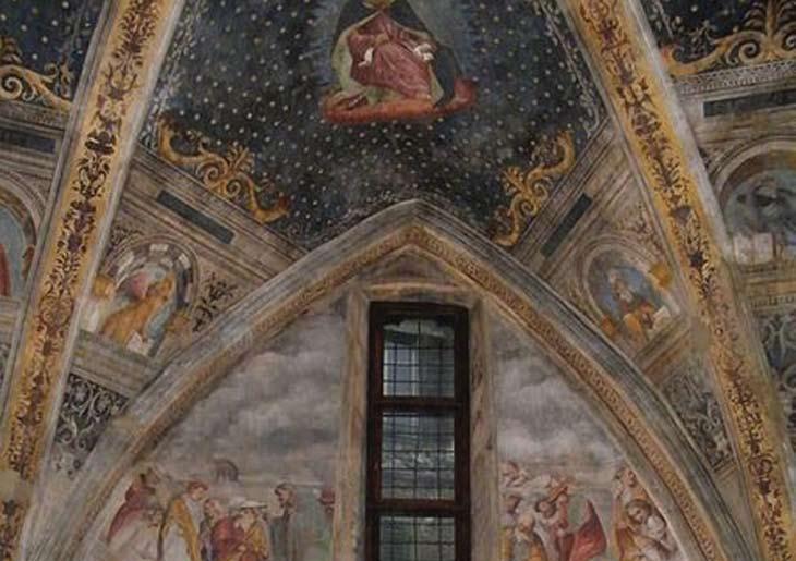 Dettaglio sugli affreschi all interno della chiesa Nella piazza omonima, la Chiesa di Sant Antonio abate è tra i pochissimi esempi di architettura neogotica in Vallecamonica.