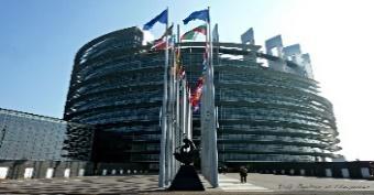 Il Parlamento esercita una funzione di controllo sugli orientamenti politici dell Unione Europea.